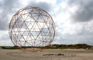 Twee Drohmes op elkaar als bolletje, Oerol, Terschelling